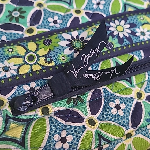 Vera Bradley Hobo Bag ❤️ - Picture 9 of 10